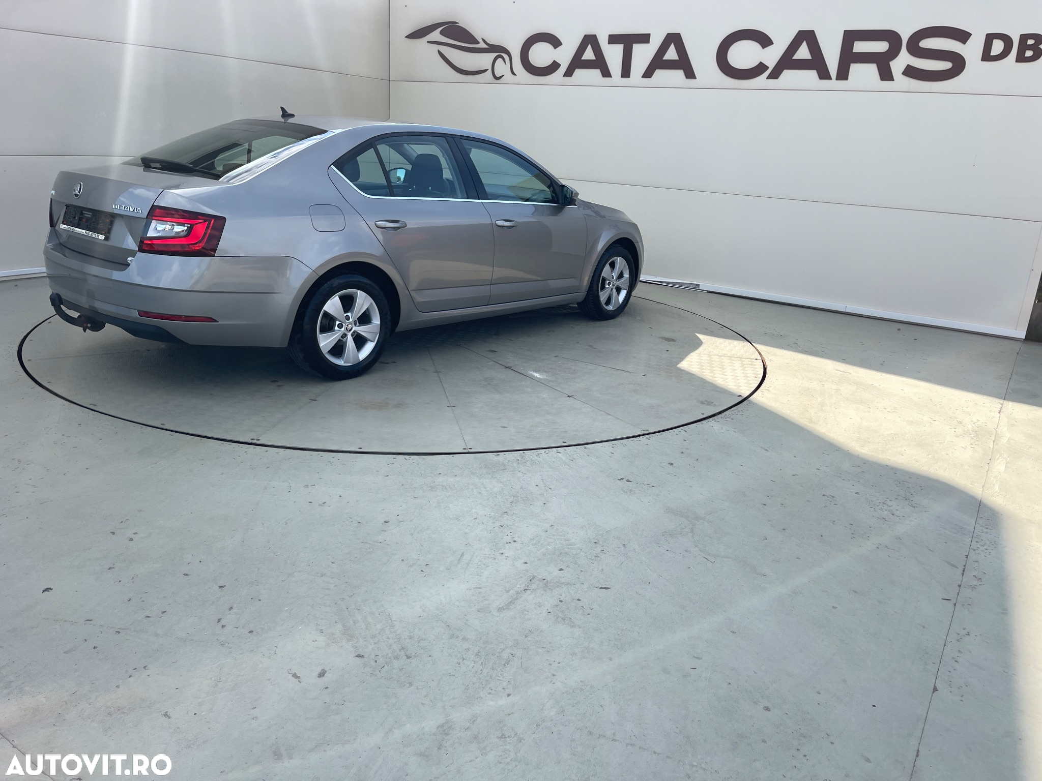 Skoda Octavia 1.6 TDI DSG Style - 14