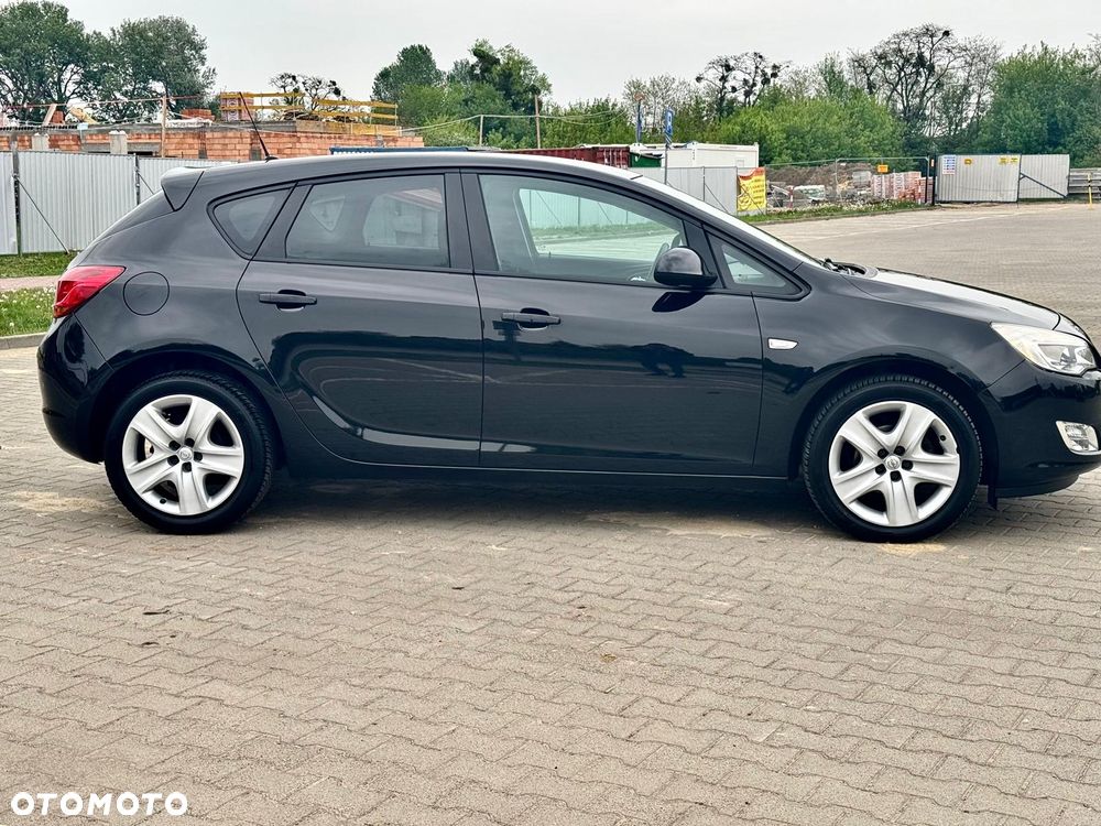 Opel Astra 1.4 Turbo Design Edition - 10