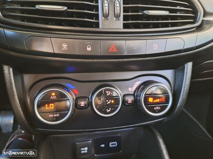 Fiat Tipo Station Wagon 1.3 M-Jet Lounge - 23
