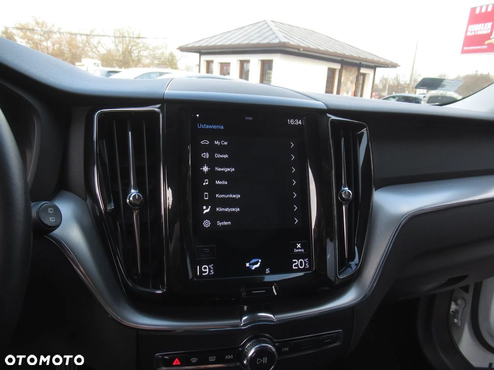 Volvo XC 60 T4 Momentum Pro - 22