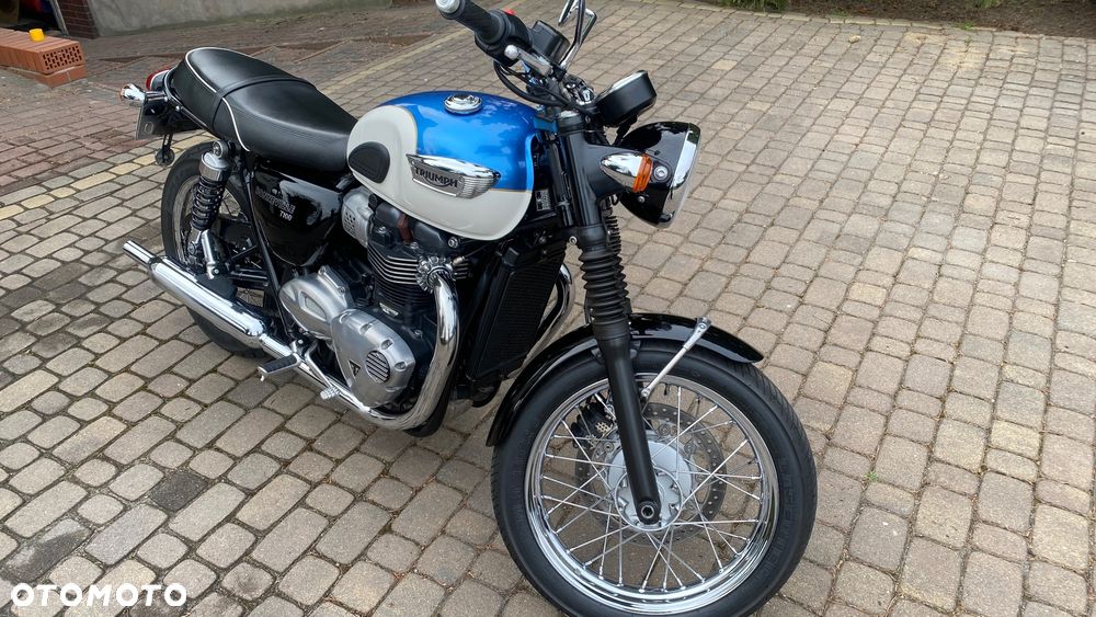 Triumph Bonneville - 5