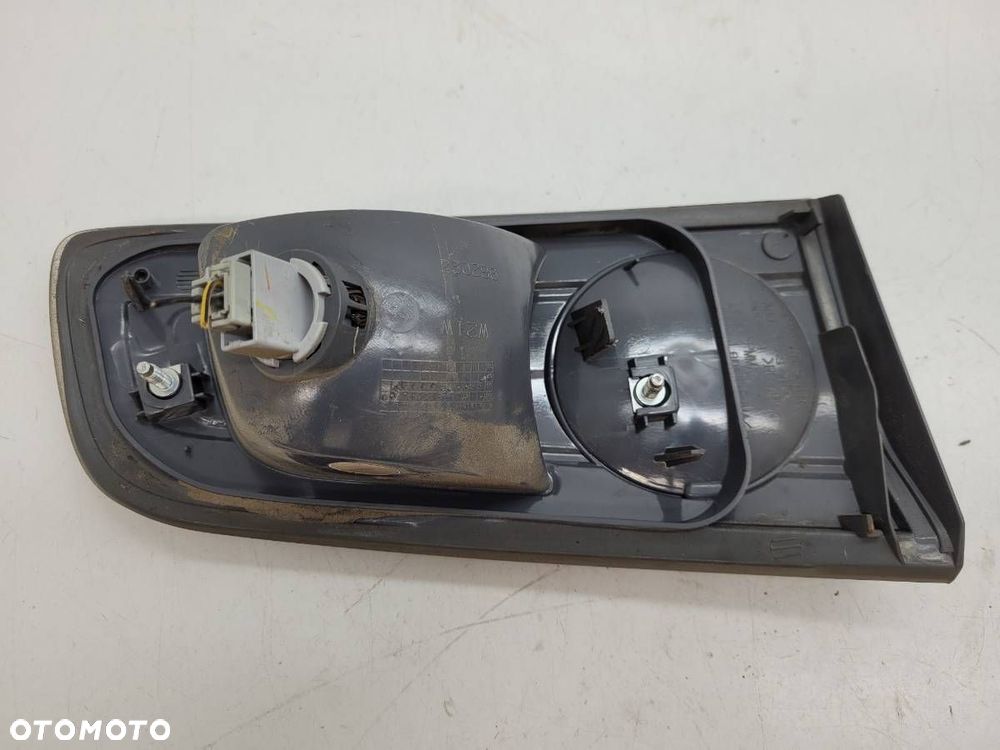 LAMPA TYŁ PRAWA MAZDA 2 DY BIAŁA EUROPA LIFT 2007 - 7