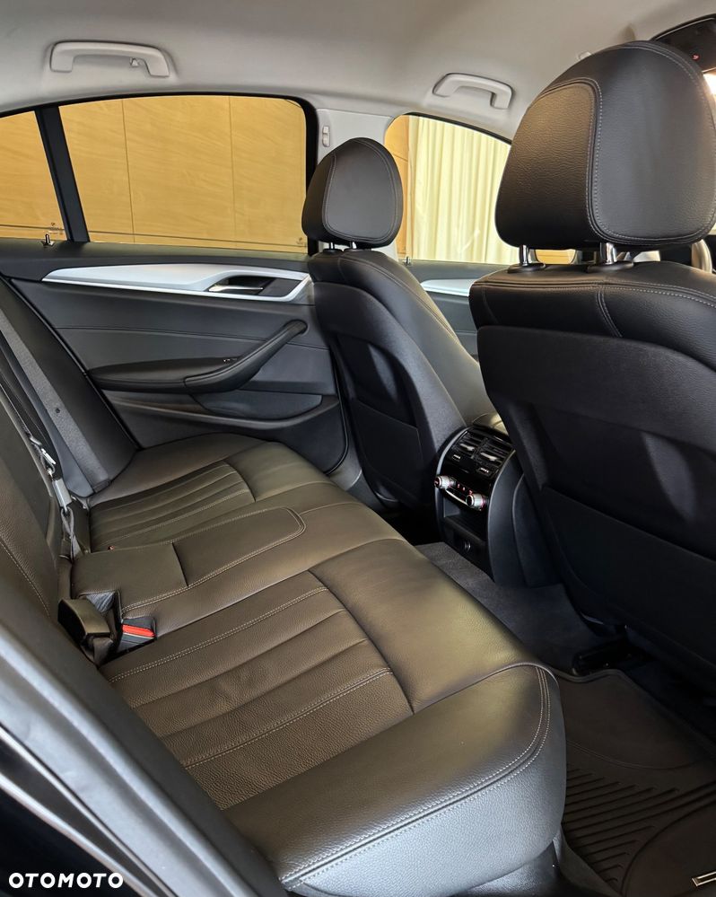 BMW Seria 5 520d xDrive - 16