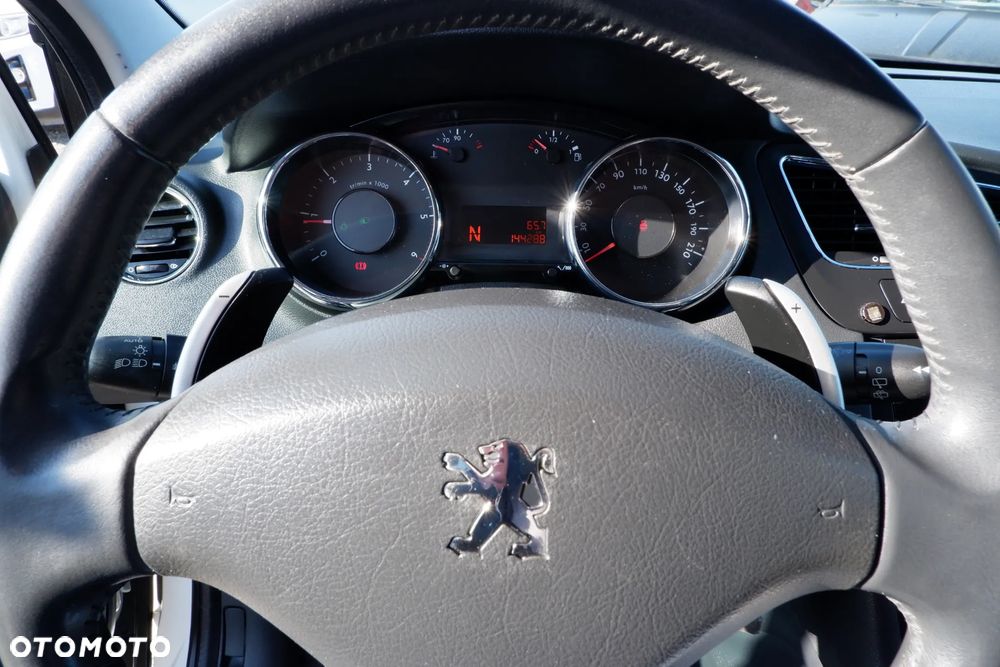 Peugeot 5008 HDI FAP 110 EGS6 Tendance - 16