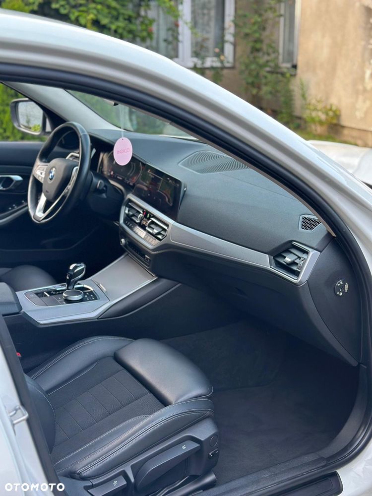 BMW Seria 3 320d Sport - 17