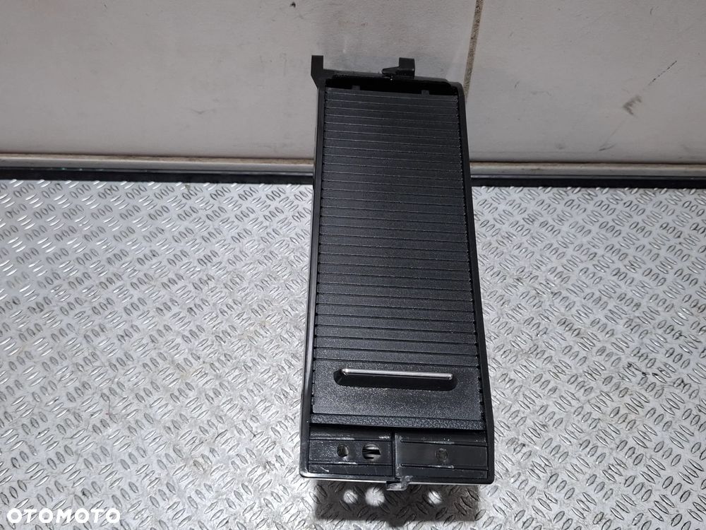 Uchwyt na kubki roleta Skoda Superb II Rok 2014 nr 3T0862531 - 1