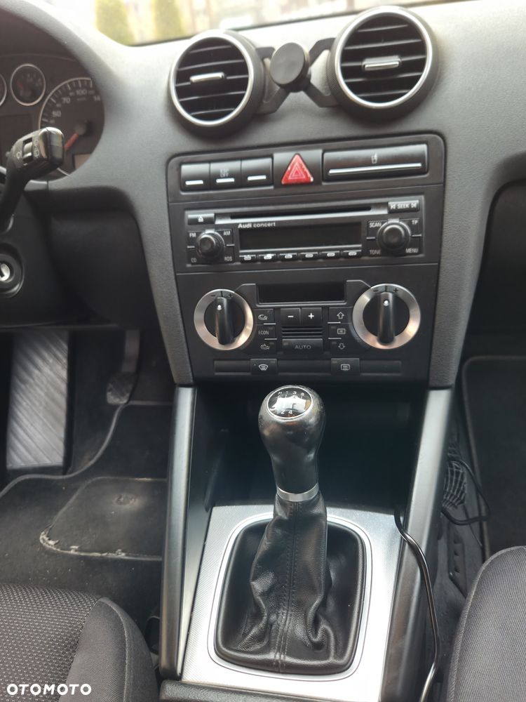 Audi A3 Sportback 1.6 Ambiente - 16