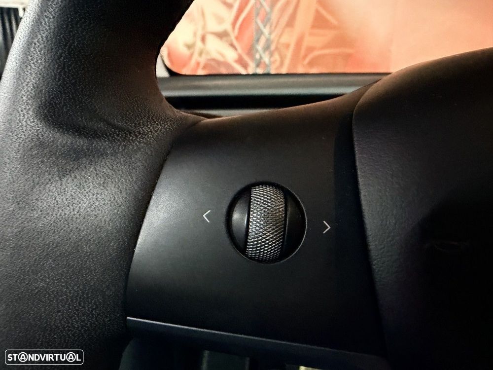 Tesla Model Y Long Range Tração Integral - 17