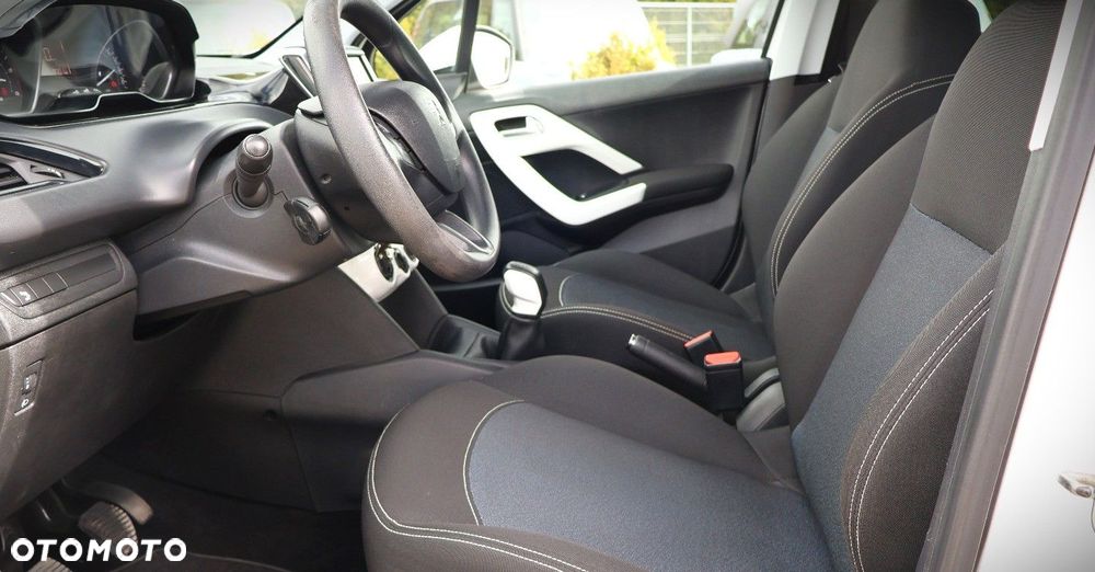 Peugeot 208 - 15