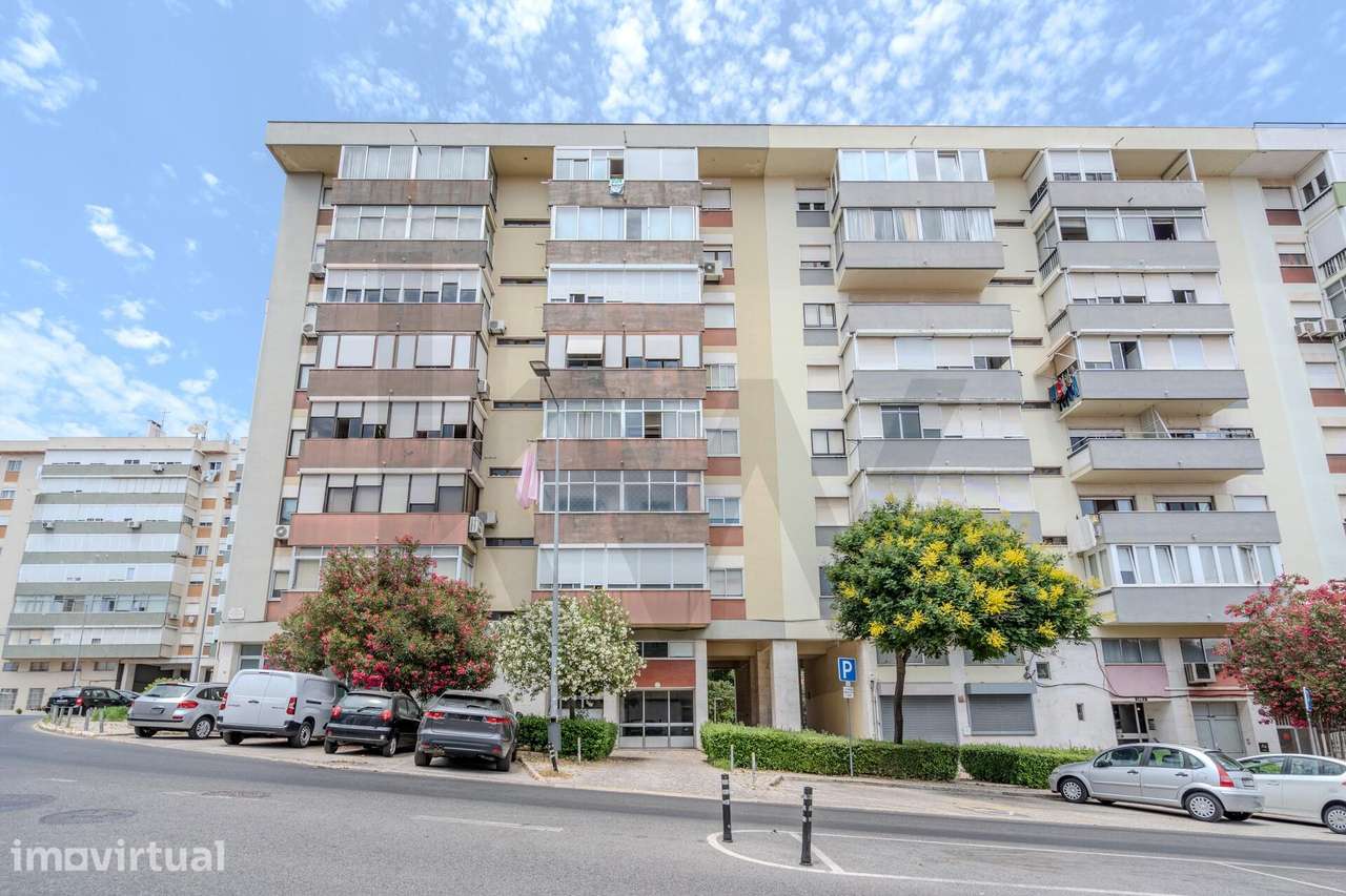 T2 para Arrendamento nas Olaias com Garagem | Metro a Poucos Metros - Grande imagem: 2/36