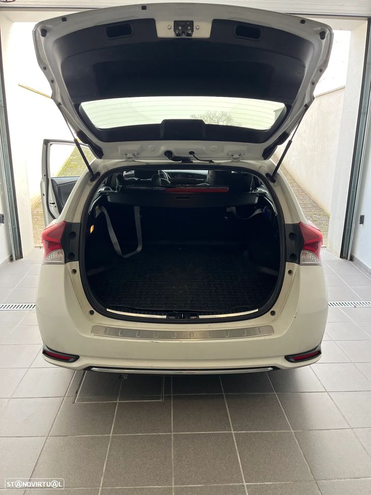 Toyota Auris Touring Sports - 17