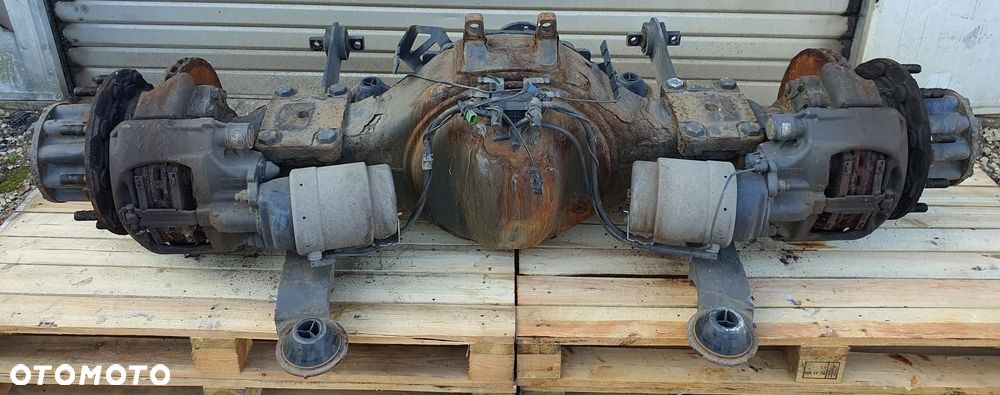 BELKA OŚ MOST DYFER ZACISKI TYŁ MERCEDES ACTROS MP4 R440-13 2.533 - 1