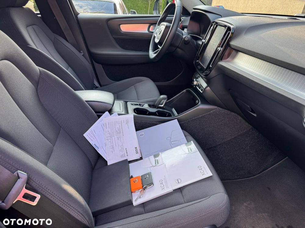 Volvo XC 40 T3 Geartronic Momentum Pro - 23