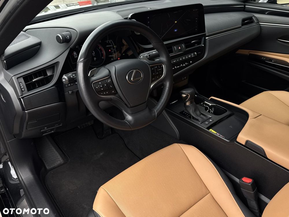 Lexus ES 300h Business Edition - 11