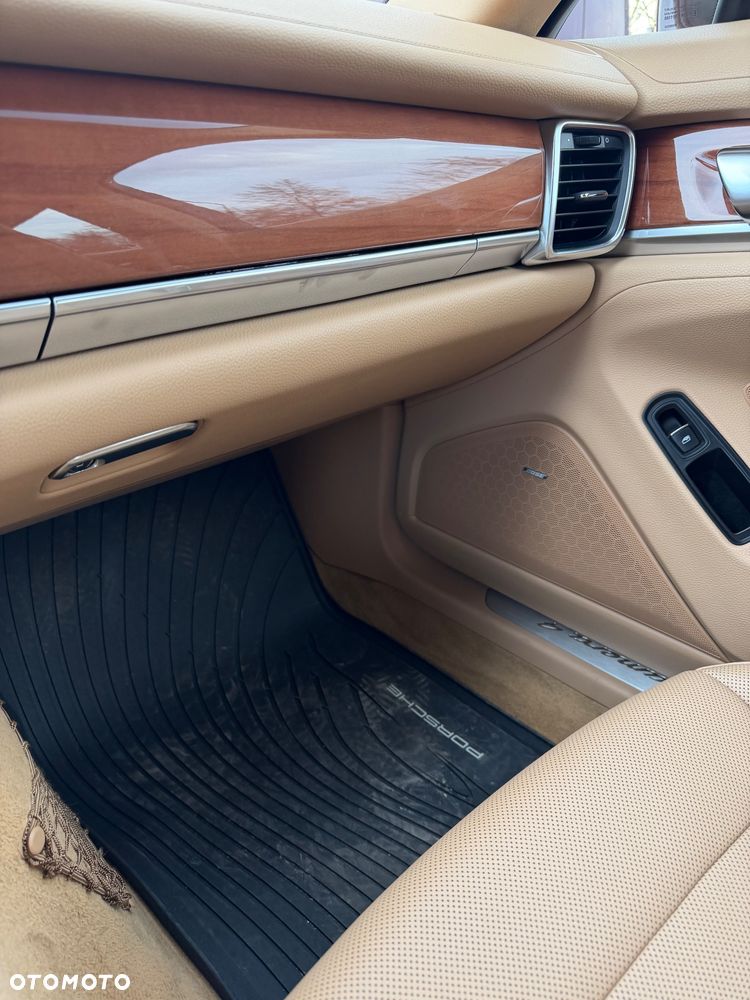 Porsche Panamera 4 - 12