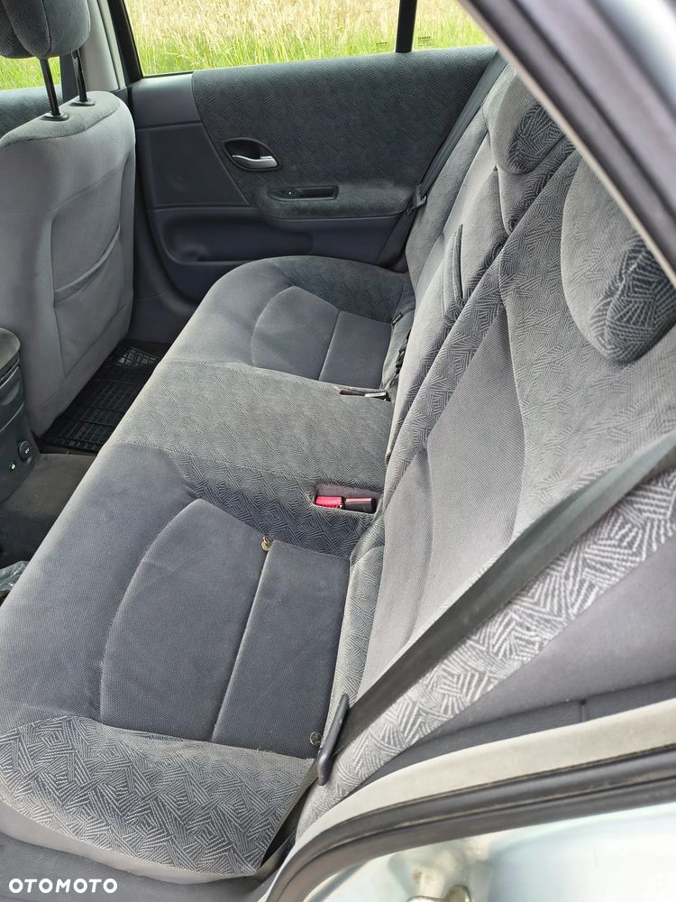 Renault Laguna 1.6 Concorde - 6