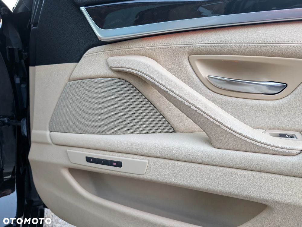 BMW Seria 5 535i xDrive - 15