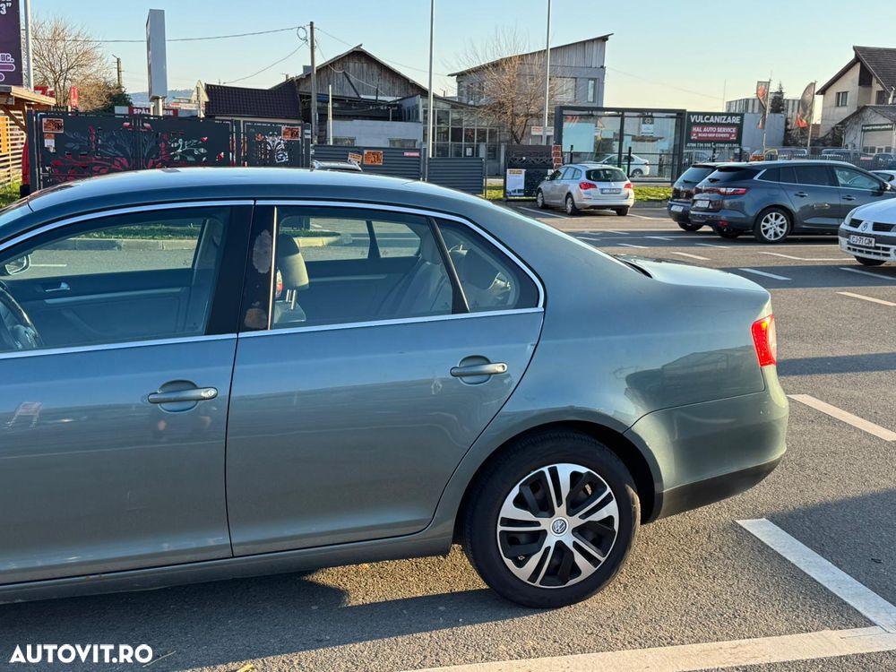 Volkswagen Jetta 1.6 Comfortline - 5