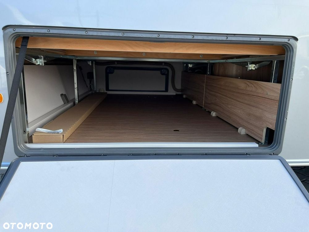 Hymer-Eriba Nova Light 442 - 9