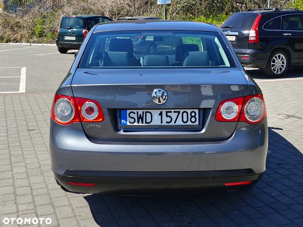 Volkswagen Jetta 1.6 Freestyle - 21