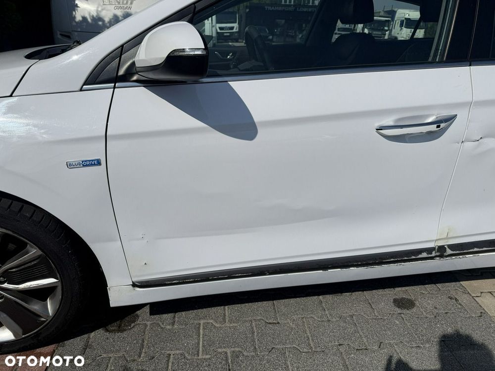 Hyundai IONIQ - 16