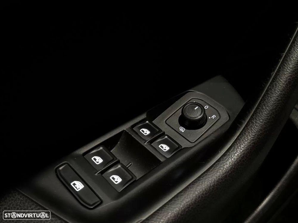 VW Passat Variant 1.6 TDI Confortline DSG - 21