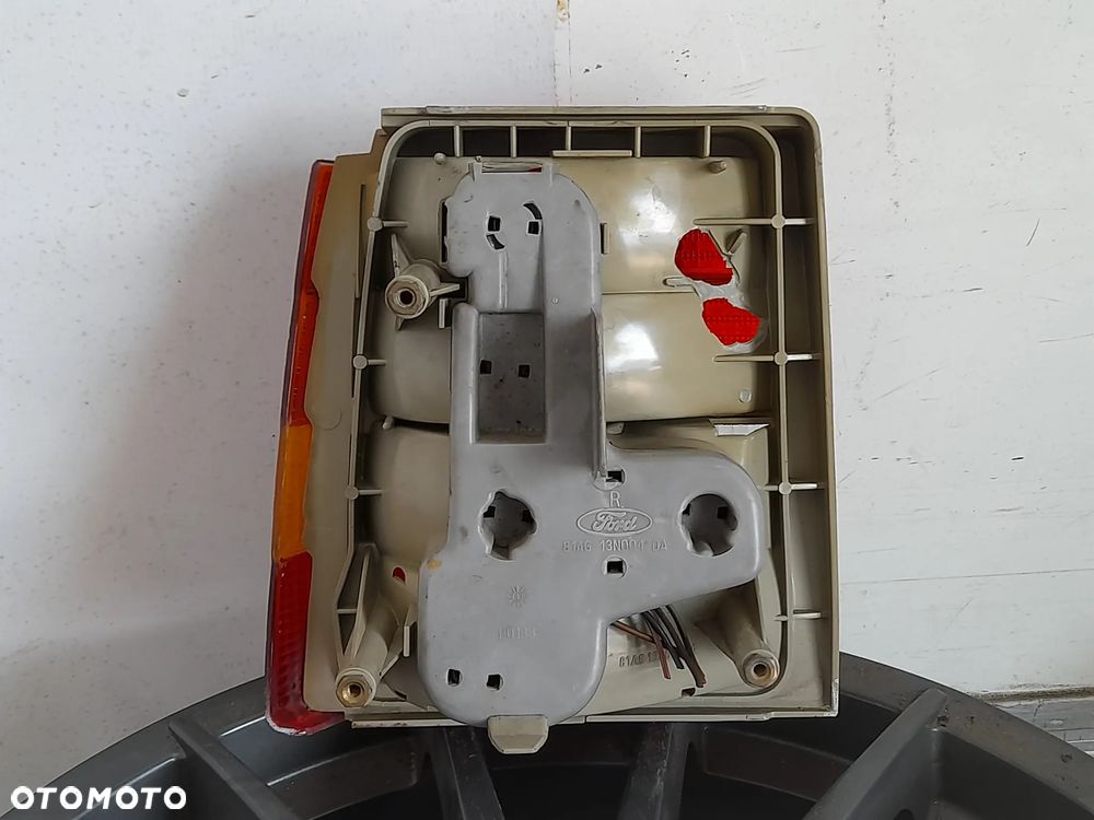 Lampa prawy tył Ford Escort MK3 81AG13A602DA - 7
