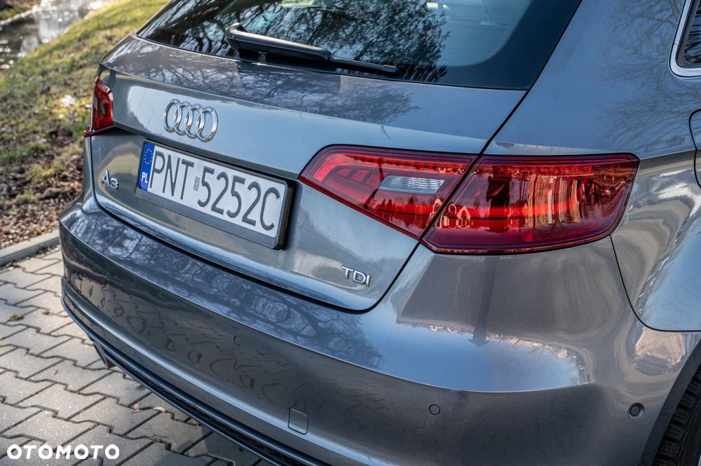 Audi A3 Sportback 1.6 TDI (clean diesel) S line Sportpaket - 32