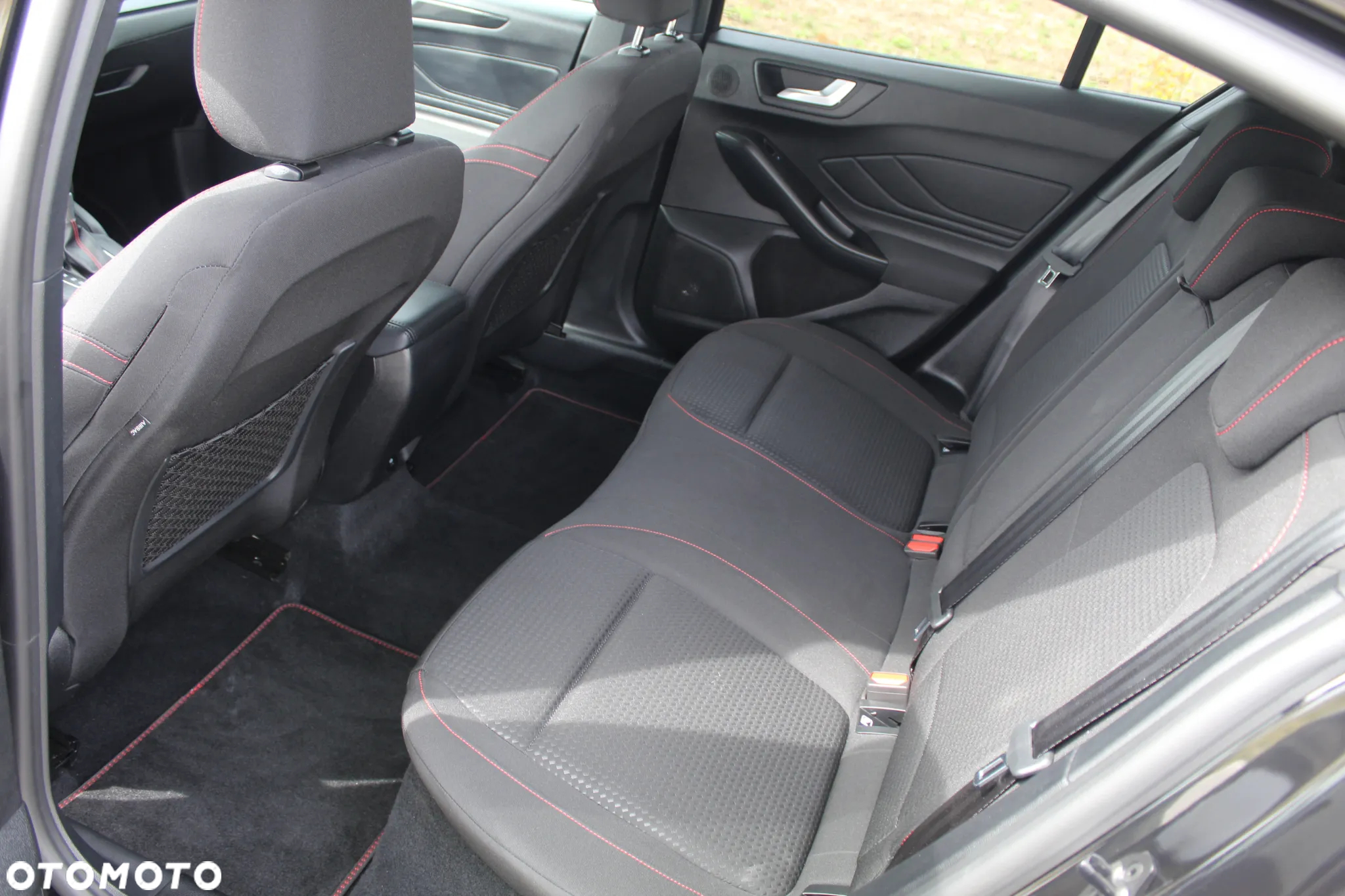 Ford Focus 1.0 EcoBoost Hybrid ST-LINE X - 31