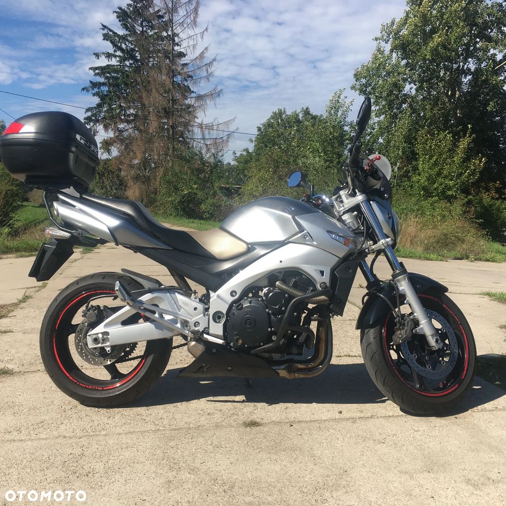 Suzuki GSR - 2