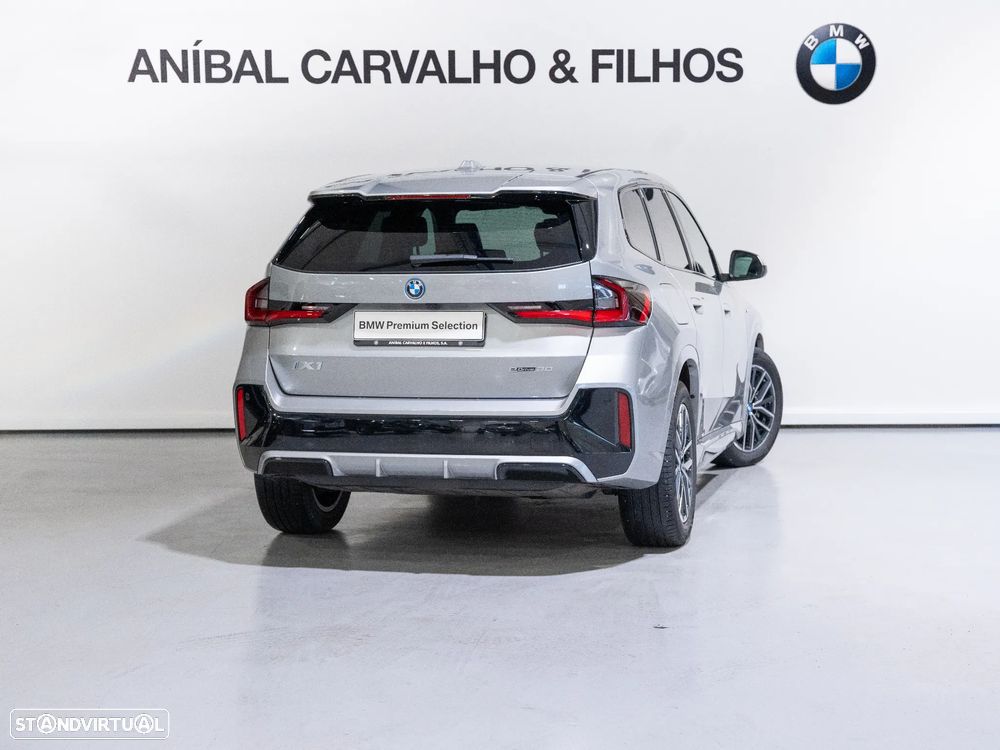 BMW iX1 eDrive20 Pack Desportivo M - 4