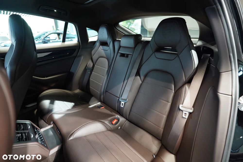 Porsche Panamera 4 E-Hybrid - 9