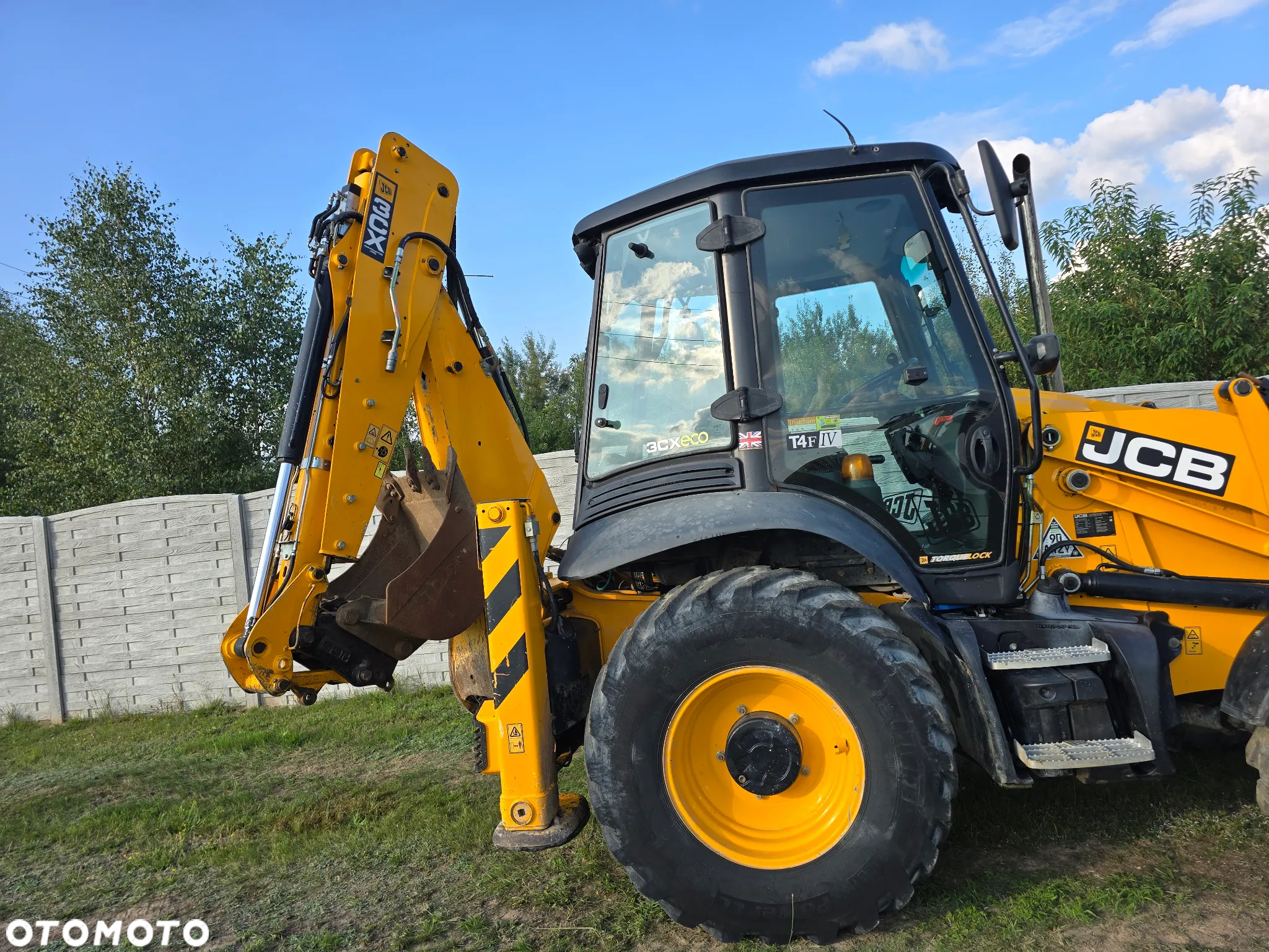 JCB - 12
