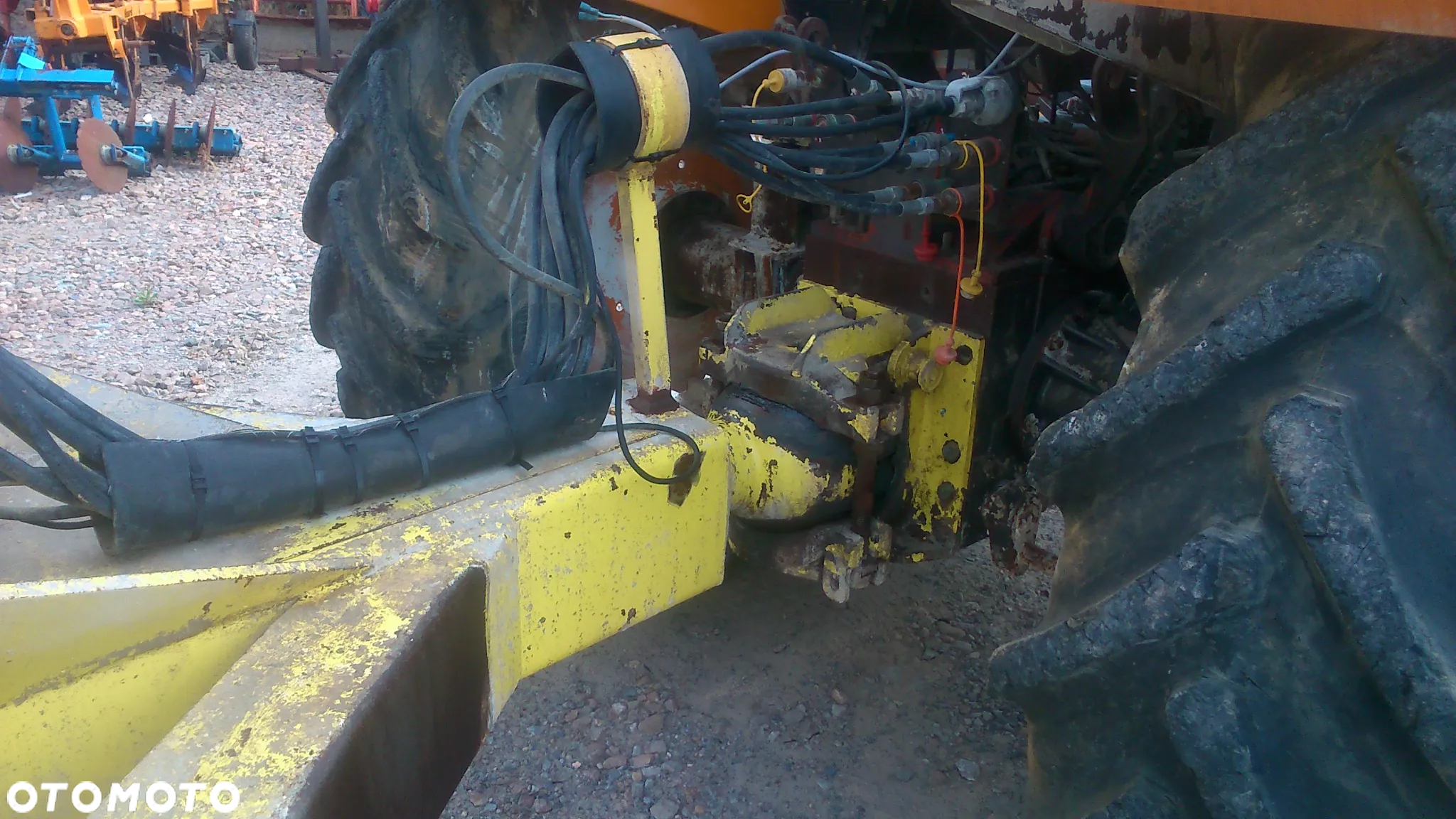 Rozsiewacz cementu i wapna 16t - 11