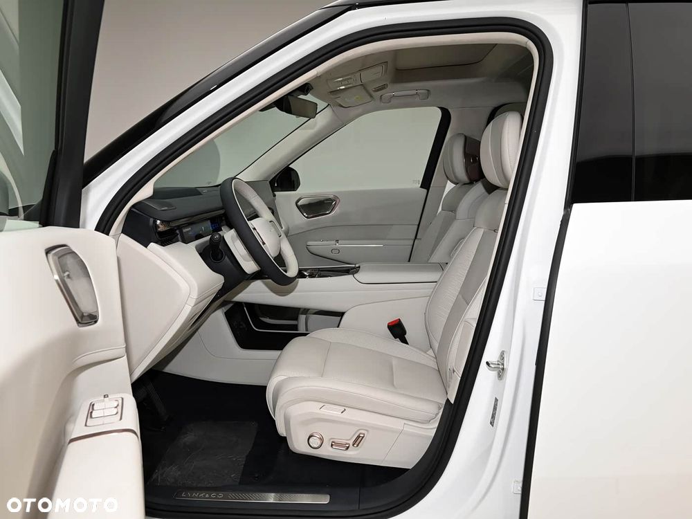 Lynk & Co 900 - 11