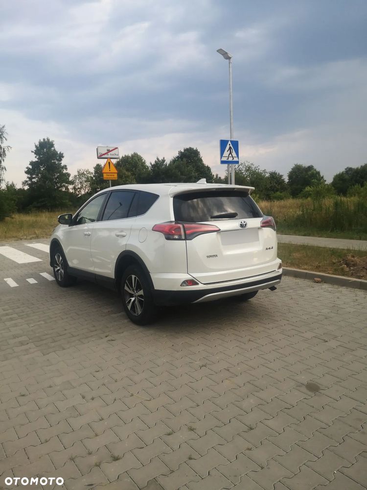 Toyota RAV4 2.0 D-4D Style 4x2 - 5