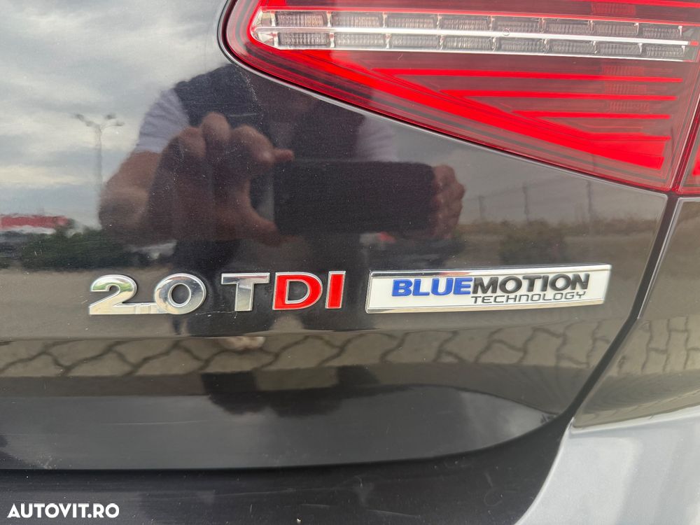 Volkswagen Passat 2.0 TDI DSG Highline - 40