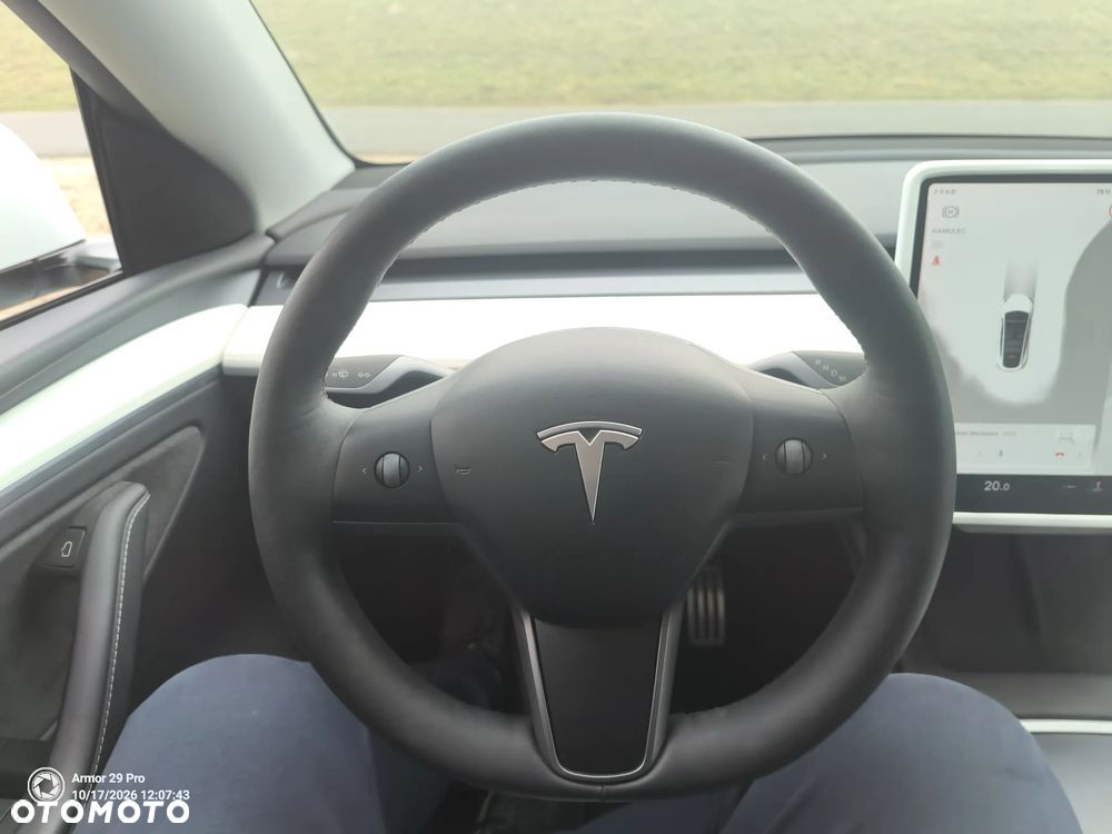 Tesla Model Y Long Range Dual Motor AWD - 29