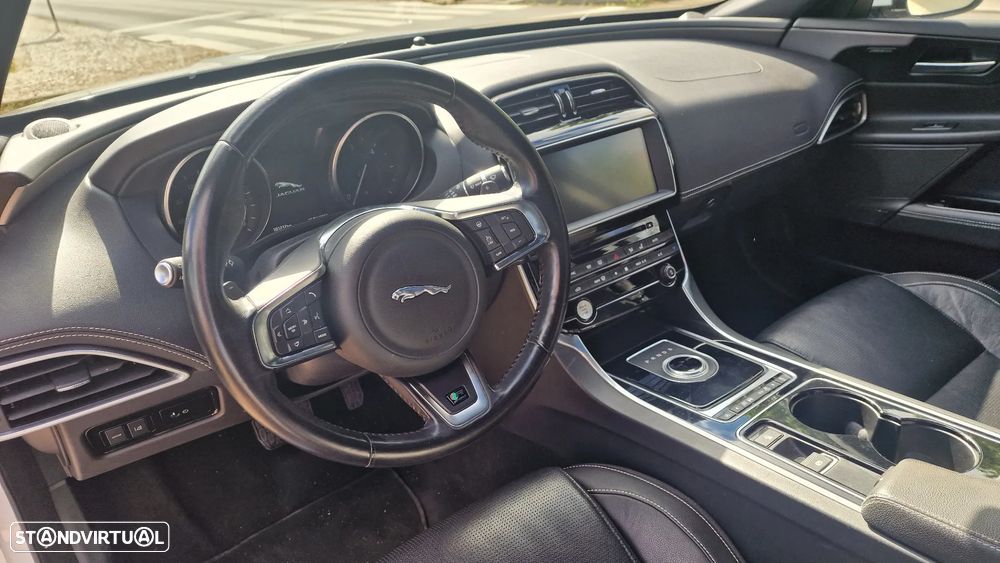 Jaguar XE 20d AWD Aut. R-Sport - 8