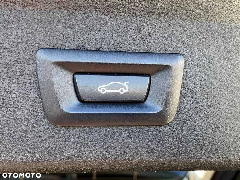 BMW X1 sDrive20i Advantage - 34
