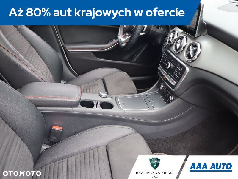 Mercedes-Benz GLA - 11