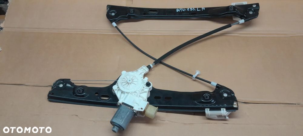 PODNOŚNIK SZYBY LEWY PRZÓD BMW E90 E91 7060265 - 1