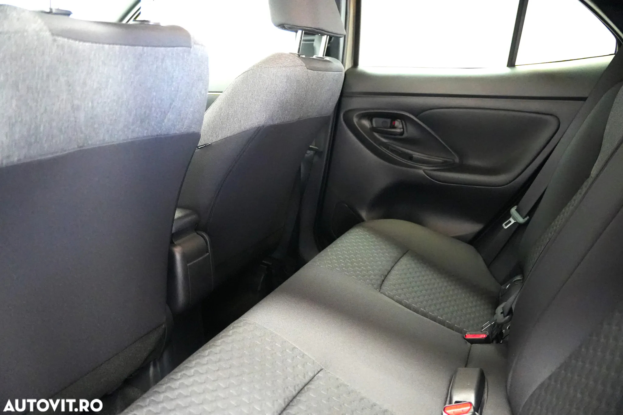 Toyota Yaris Cross 1.5 VVT-i HSD 4x4 Dynamic - 9