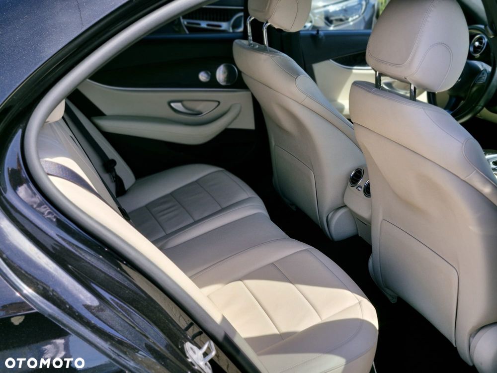 Mercedes-Benz Klasa E 220 d 4-Matic 9G-TRONIC - 16