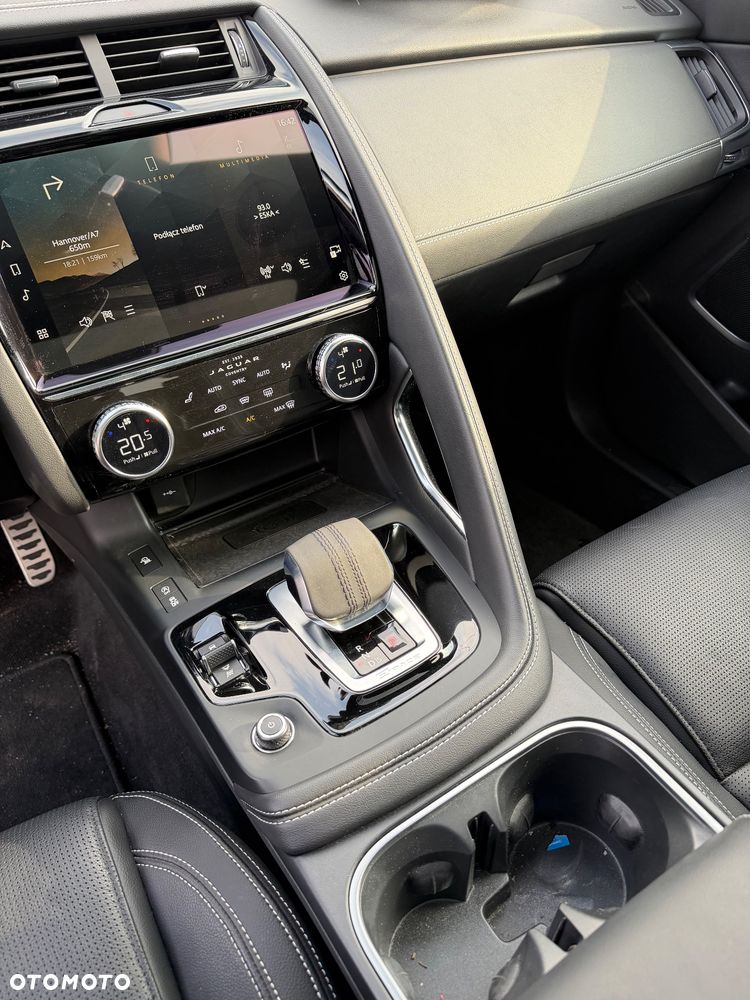 Jaguar E-Pace P300 AWD R-Dynamic HSE - 32