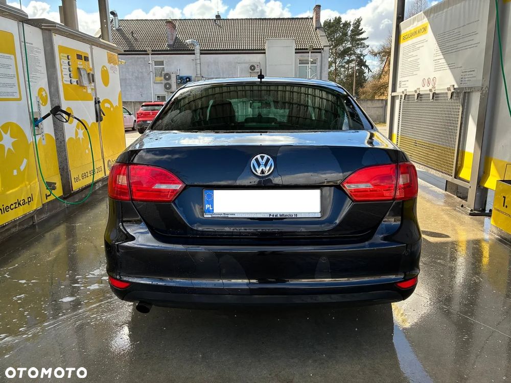 Volkswagen Jetta - 3