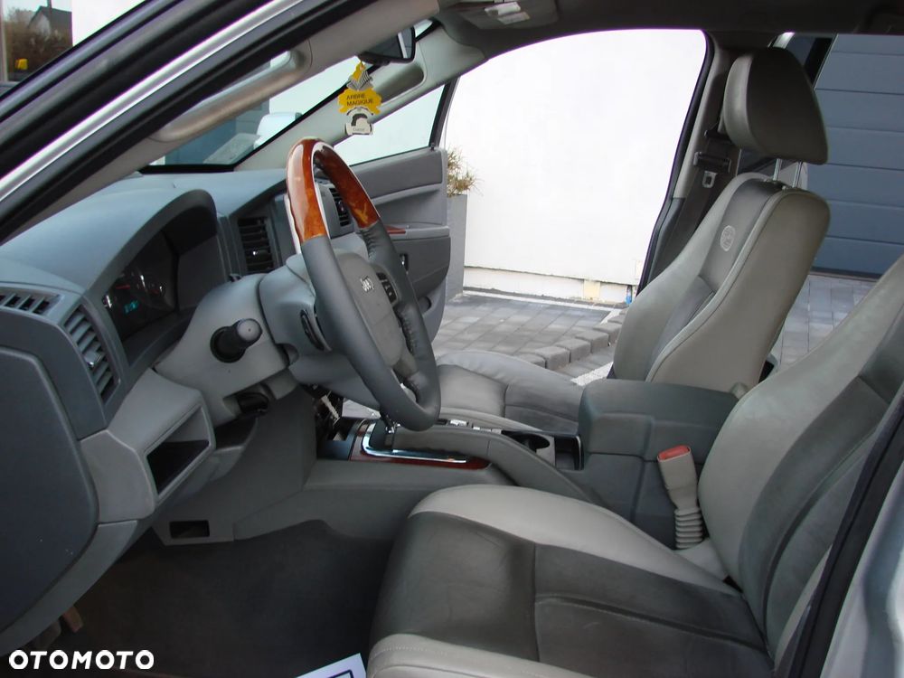 Jeep Grand Cherokee - 16