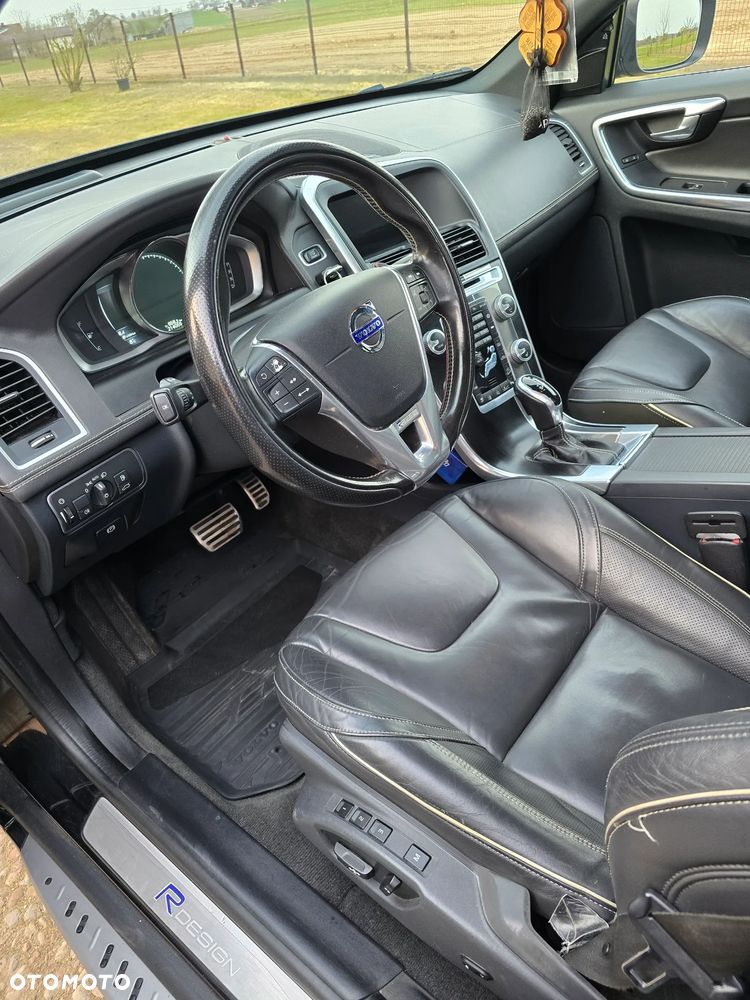 Volvo XC 60 D5 AWD R-Design Momentum - 18