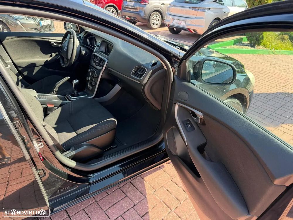 Volvo V40 2.0 D2 Momentum - 37