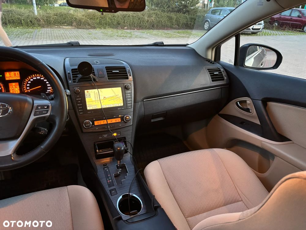 Toyota Avensis 2.0 Sol EU5 MS - 9